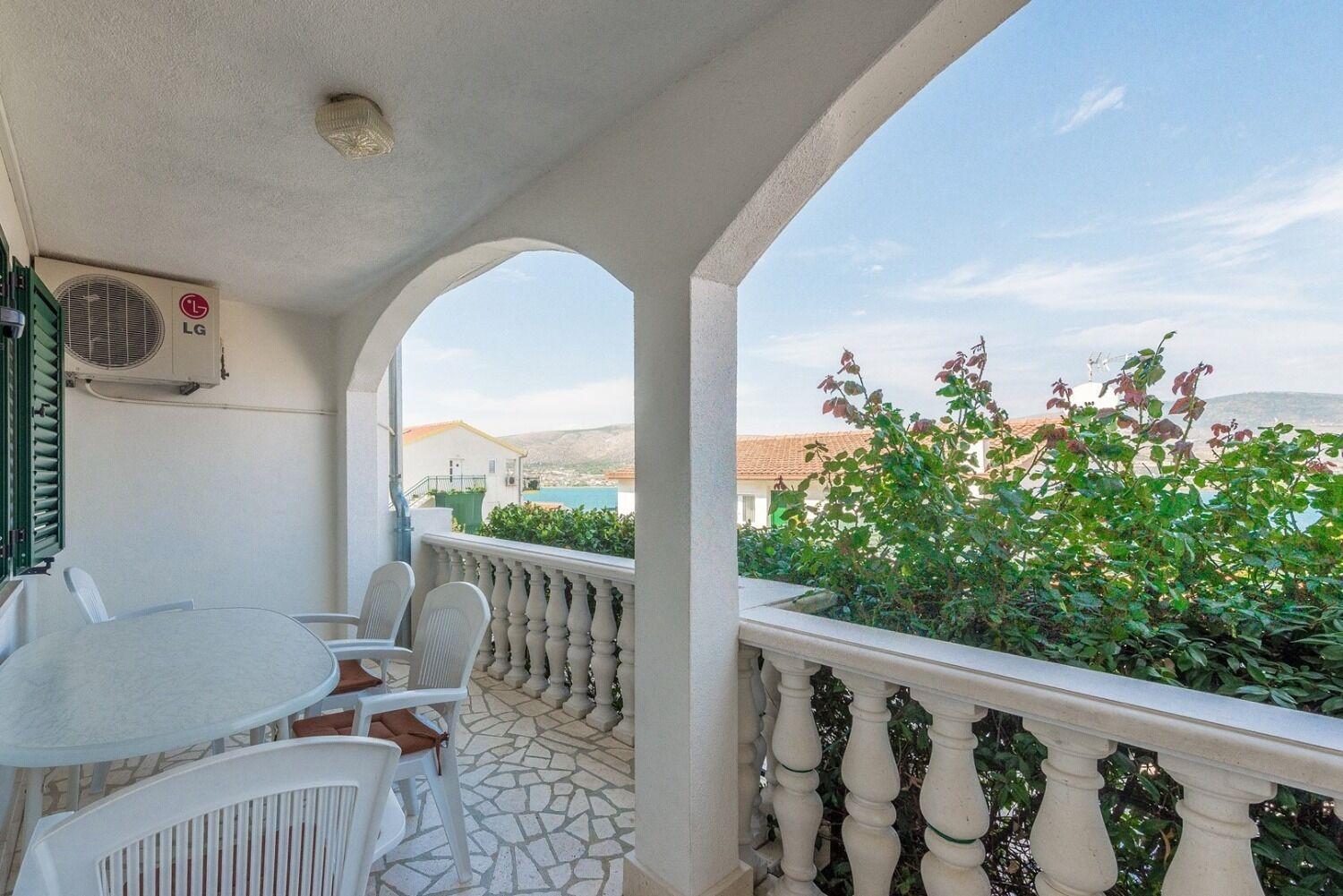 Apartment Bubi Trogir Exterior foto